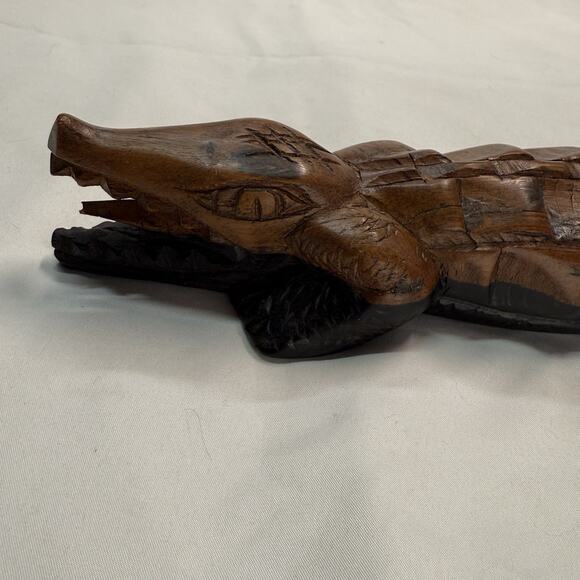 Vintage Hand Carved Mahogany Alligator Wall Hanging Folk Art Crocodile Decor. - Picture 3 of 6
